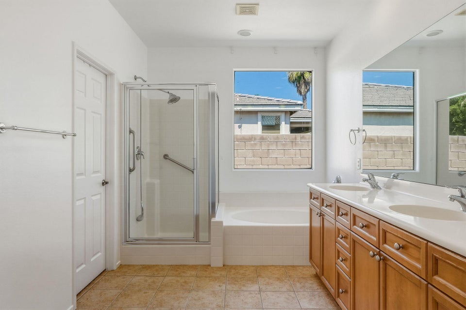 Exceptional opportunity to own a spacious 4 bedroom, 3 bath residence – image 34
