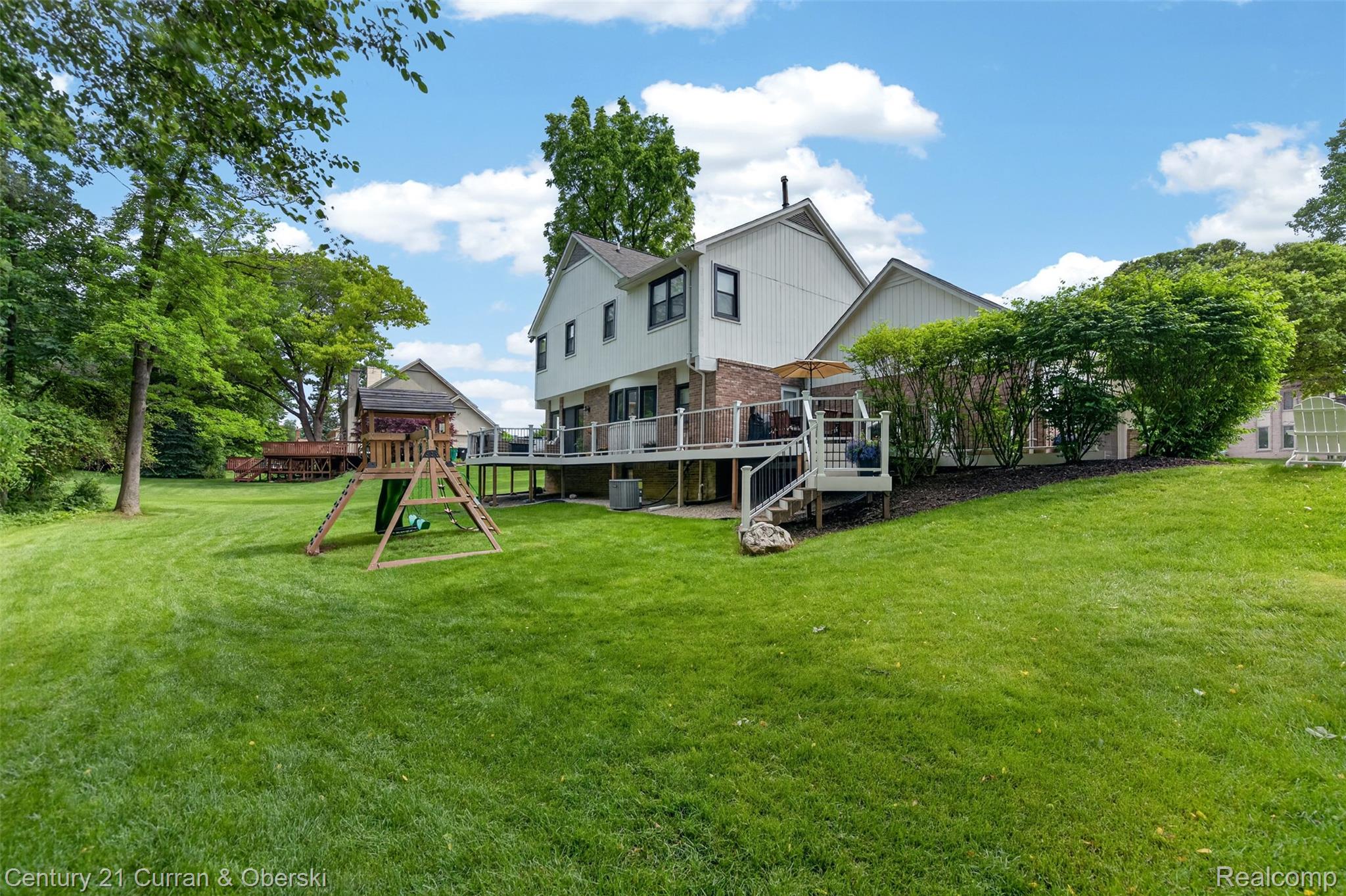 Welcome to 30999 Sudbury Street in Farmington Hills. This beautifully – image 69