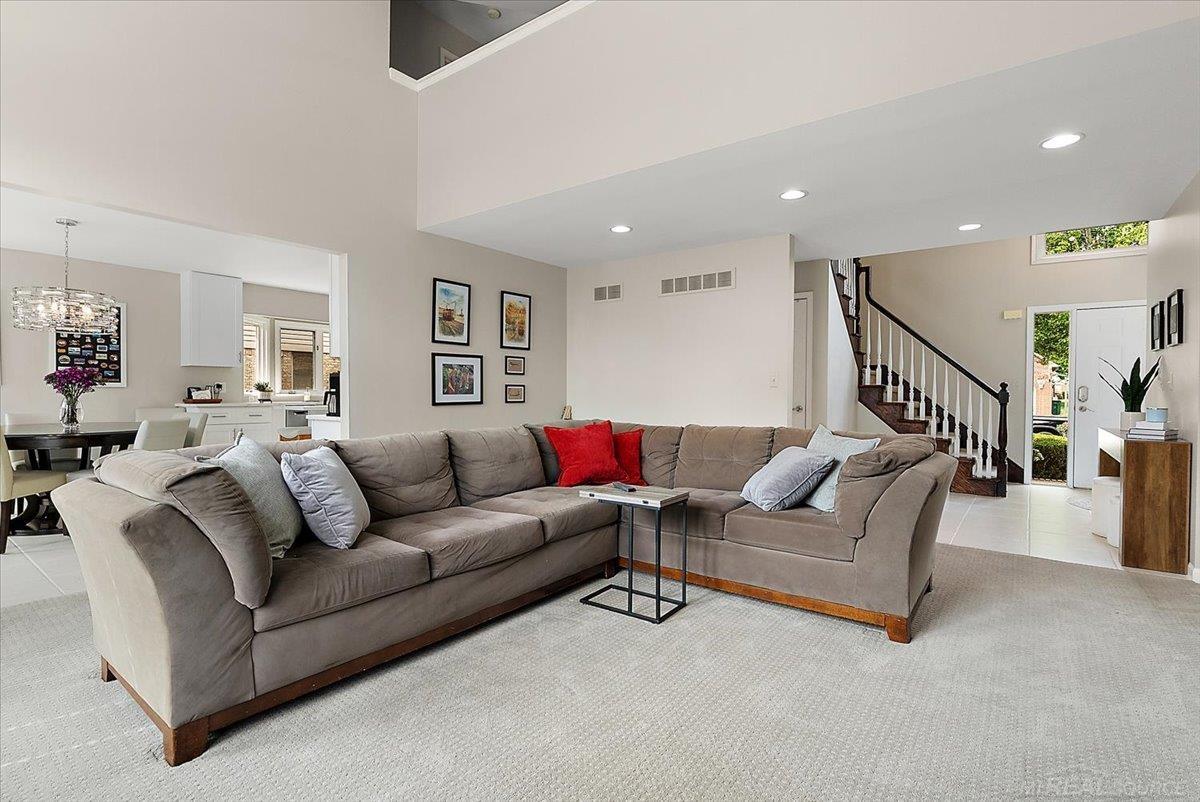 Rare find! Beautiful 4 Bedrom Split Level home with inground pool loca – image 19