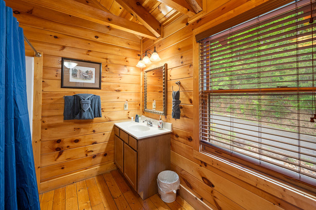 725 725 Big Bear Ridge Road, Gatlinburg, Tennessee, 37738, USA, 5 Bedrooms Bedrooms, ,6 BathroomsBathrooms,Residential,For Sale,725 Big Bear Ridge Road,308006
