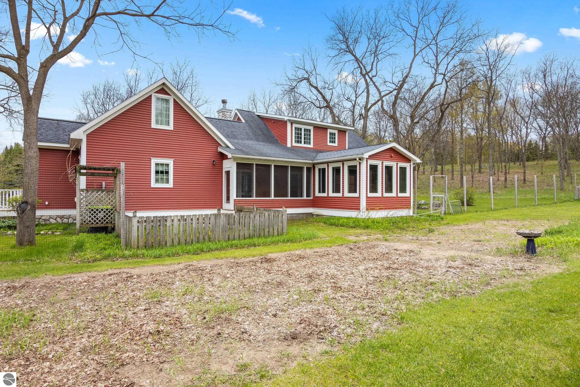 This 3-bedroom, 2.5-bath farmhouse offers a property designed for coun – image 49