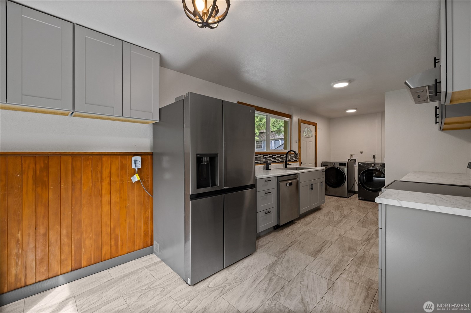 Rare opportunity to enjoy space, flexibility, and income potential on – image 8