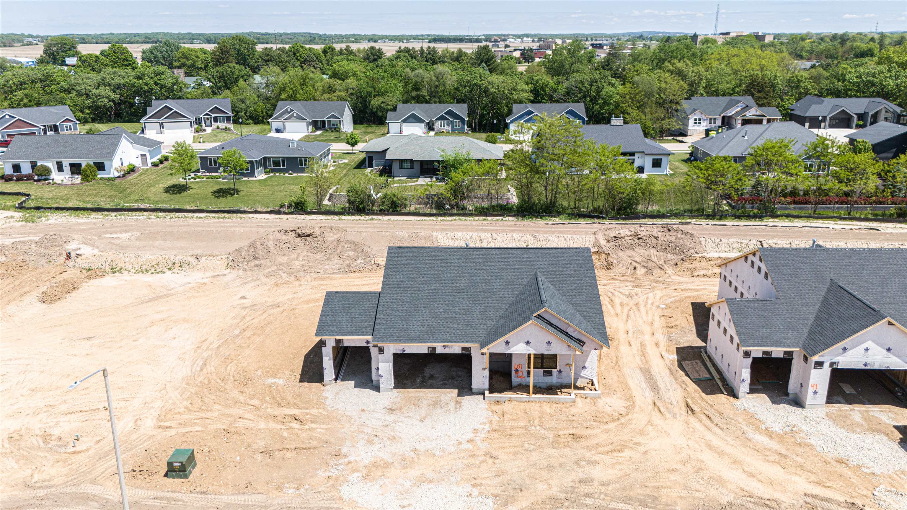 Estimated Completion August, 2026. New split-bedroom farmhouse ranch b – image 2