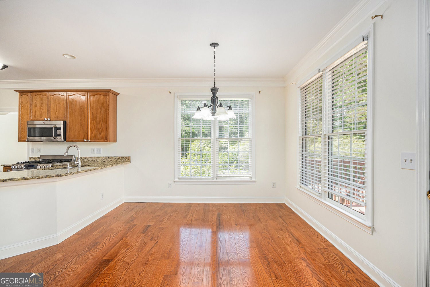 Fully finished basement with refined lakefront living in this beautifu – image 35