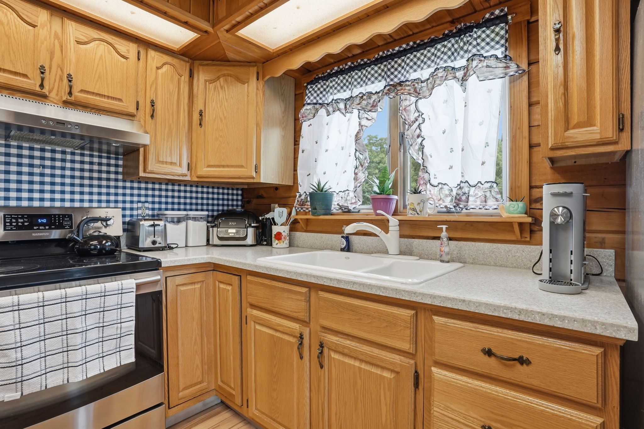 Log Cabin Retreat on 5 AcresEscape to your own private oasis tucked aw – image 15