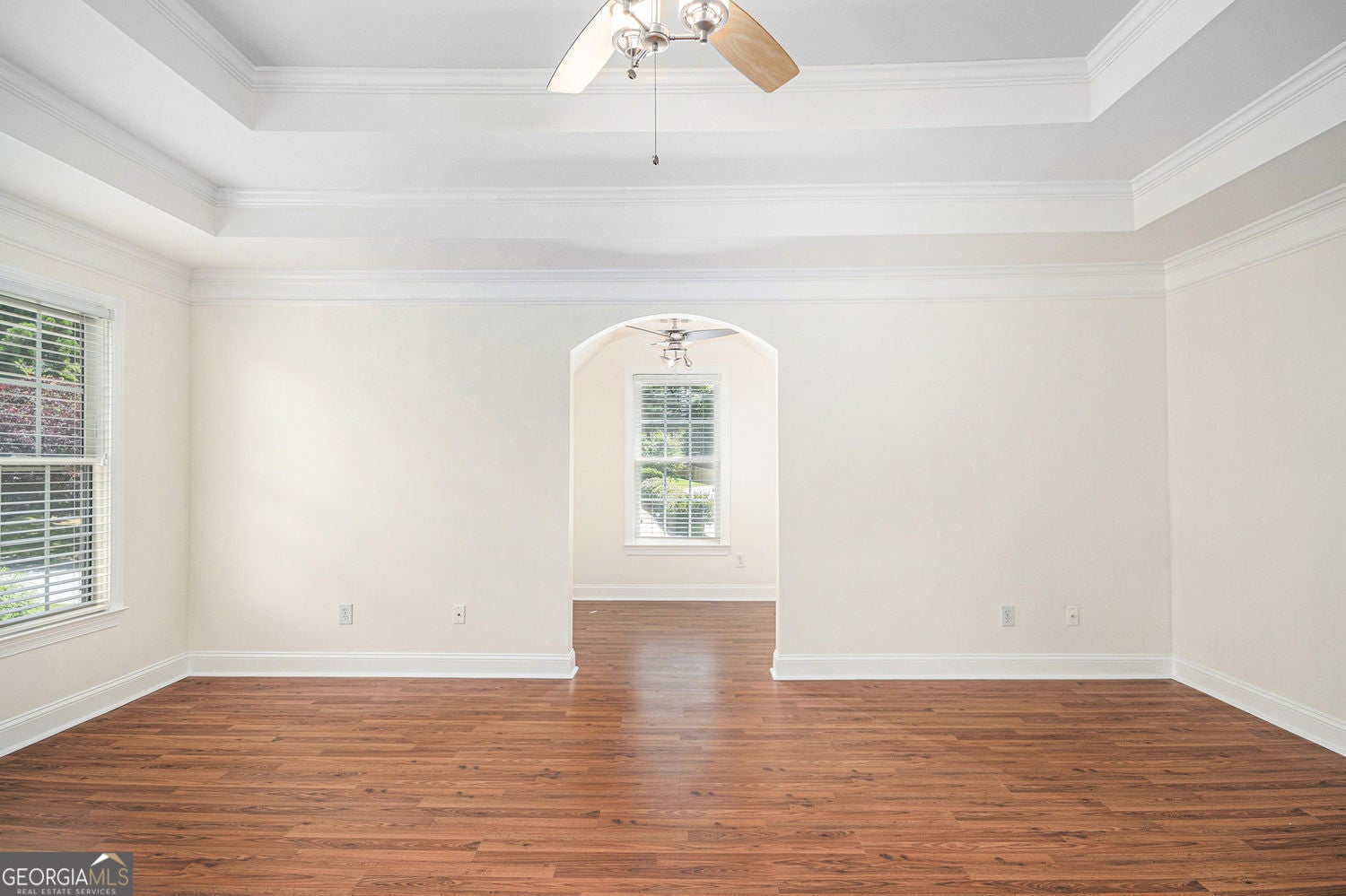 Fully finished basement with refined lakefront living in this beautifu – image 5