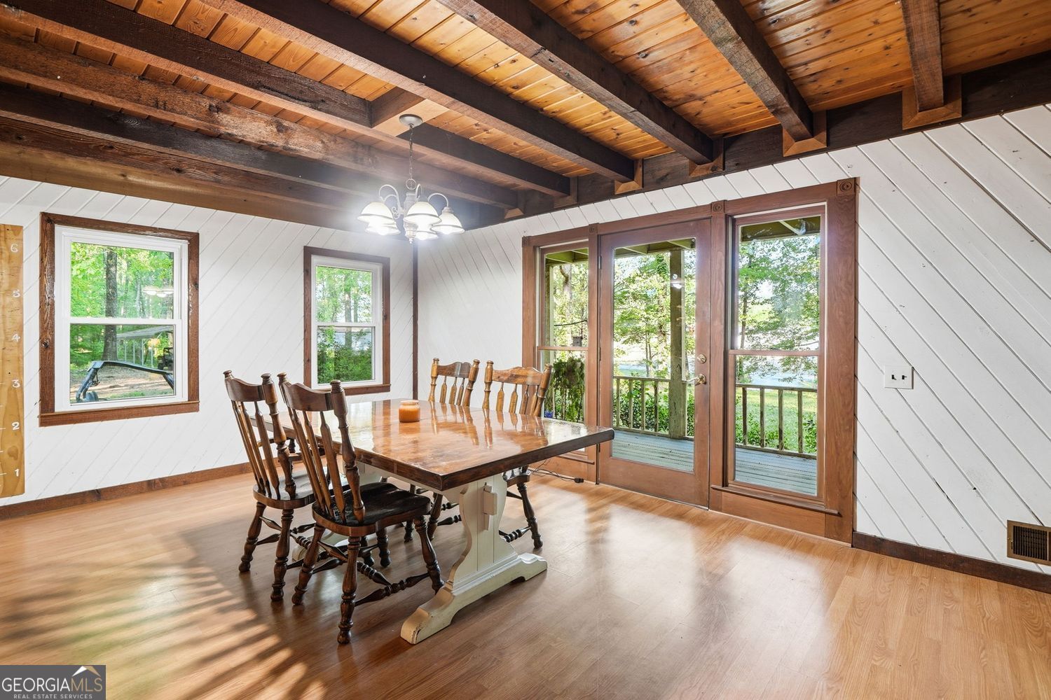 Escape to the perfect blend of privacy, functionality, and North Georg – image 14