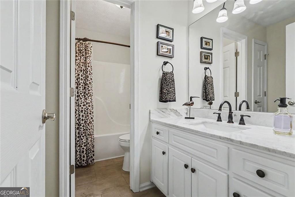 Welcome to this stunning home in beautiful Grayson, Georgia. Professio – image 35