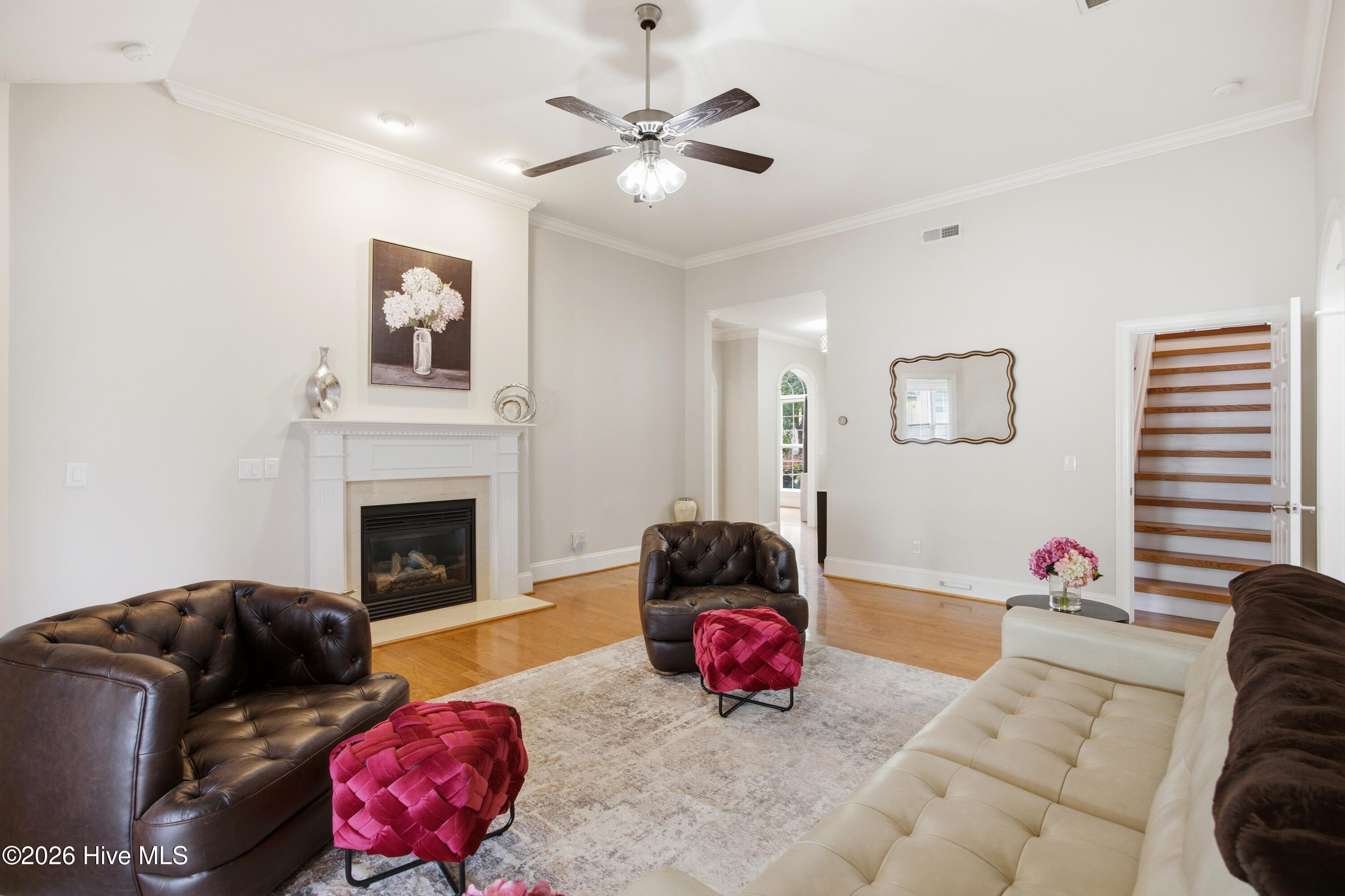 Welcome to this beautifully updated brick home featuring 4 bedrooms an – image 9