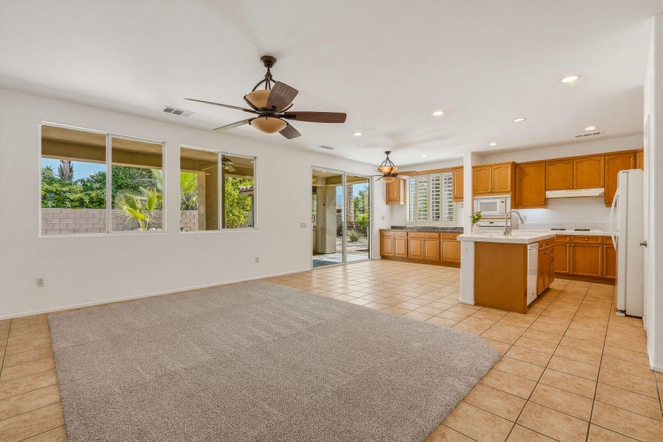 Exceptional opportunity to own a spacious 4 bedroom, 3 bath residence – image 8