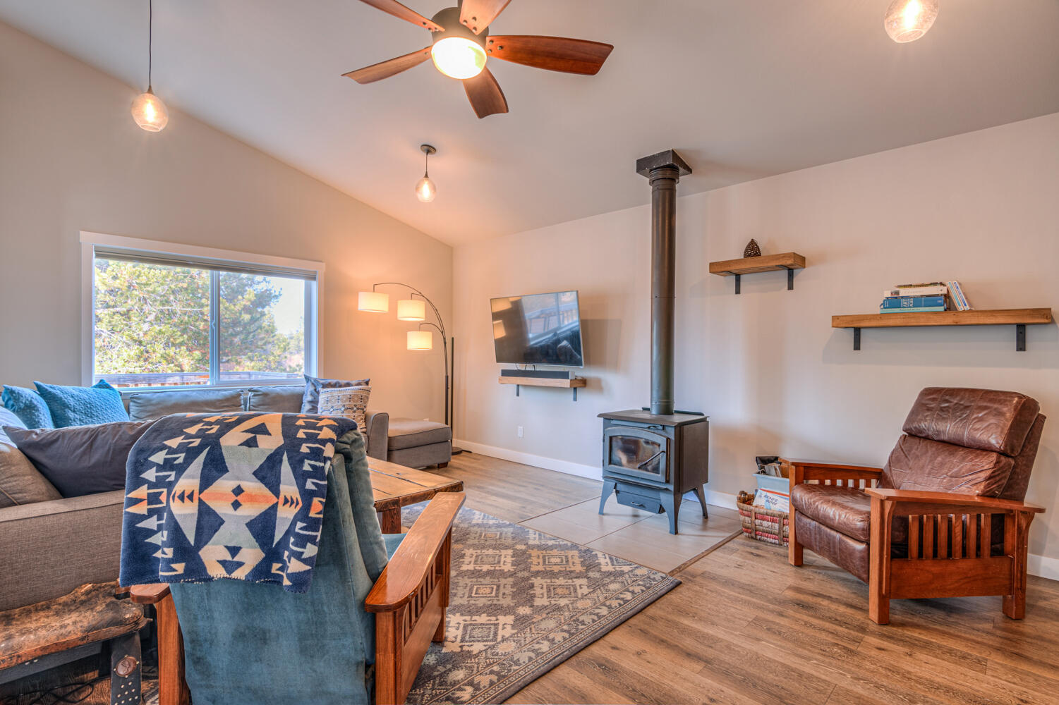 16732 16732 Contorta Place, La Pine, Oregon, 97739, USA, 3 Bedrooms Bedrooms, ,3 BathroomsBathrooms,Residential,For Sale,16732 Contorta Place,220215014