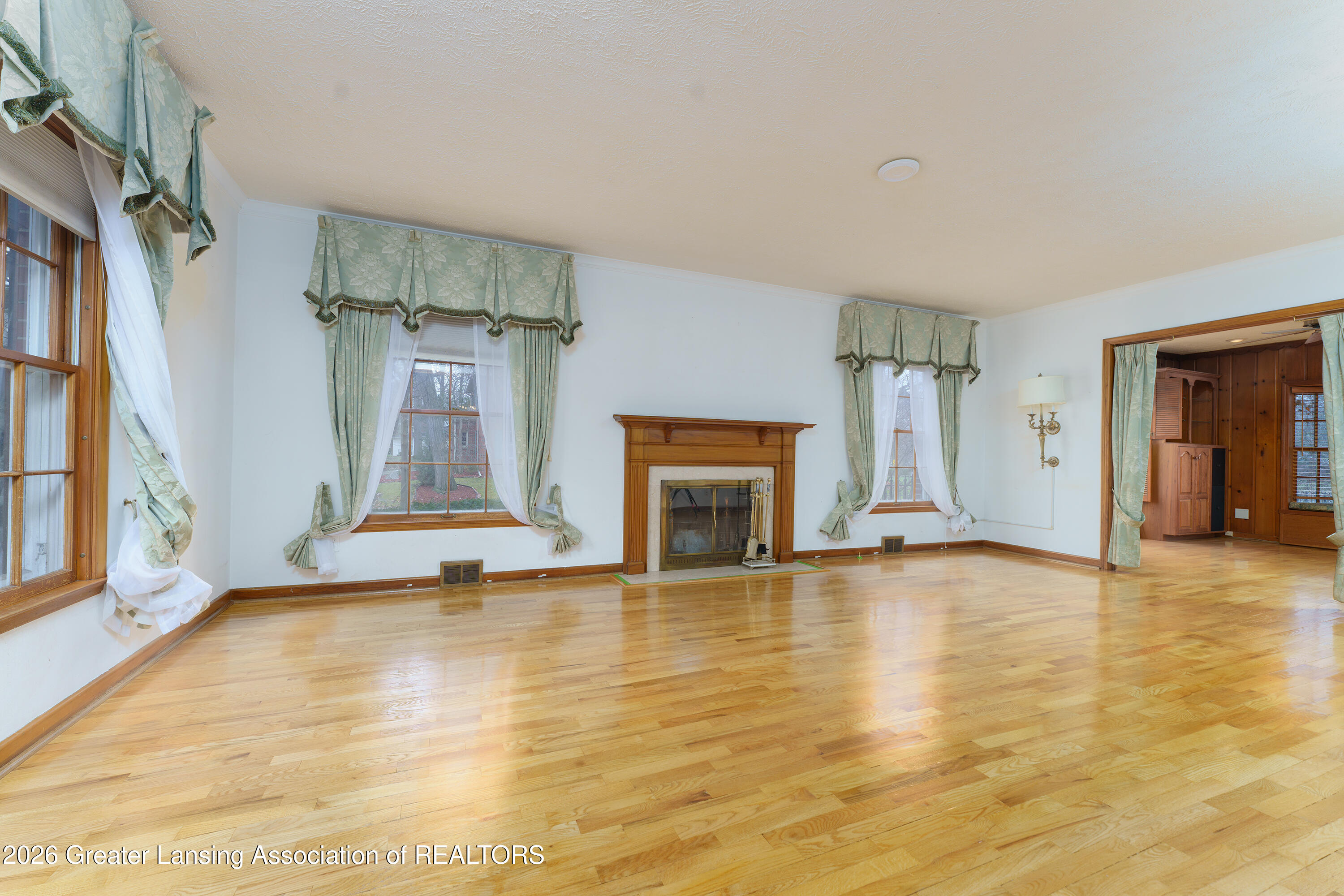 A rare opportunity to score a quintessential Glencairn gem! Gorgeous c – image 13