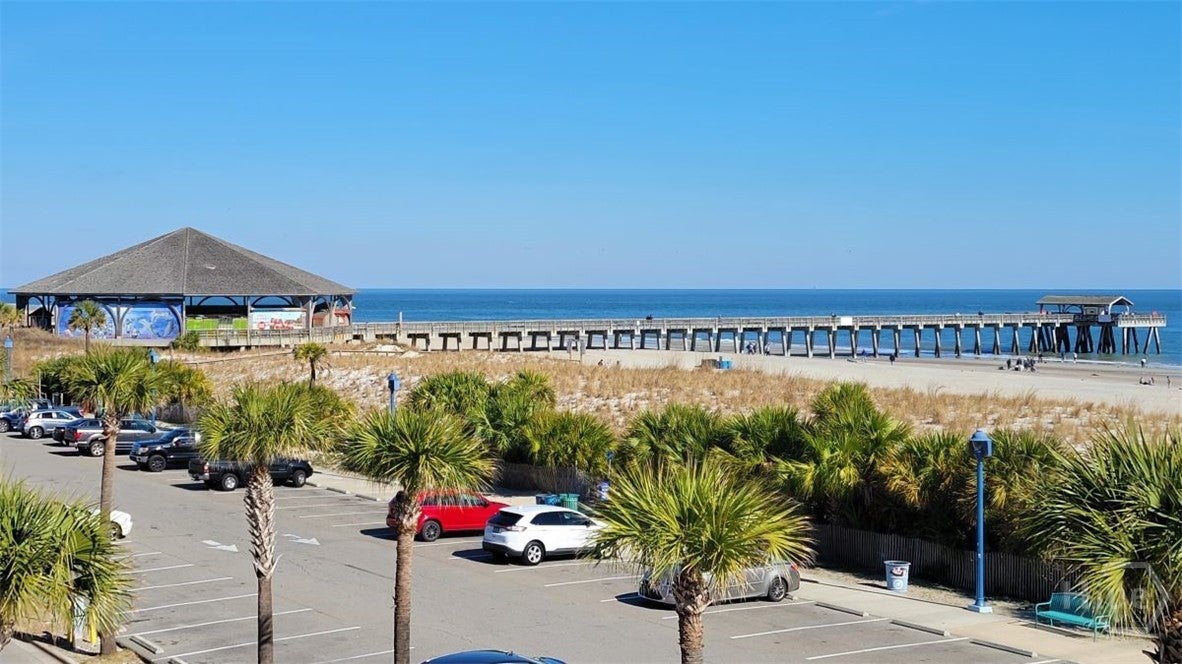 OCEAN FRONT condo - 3rd Floor - What an amazing view. Located on the t – image 18