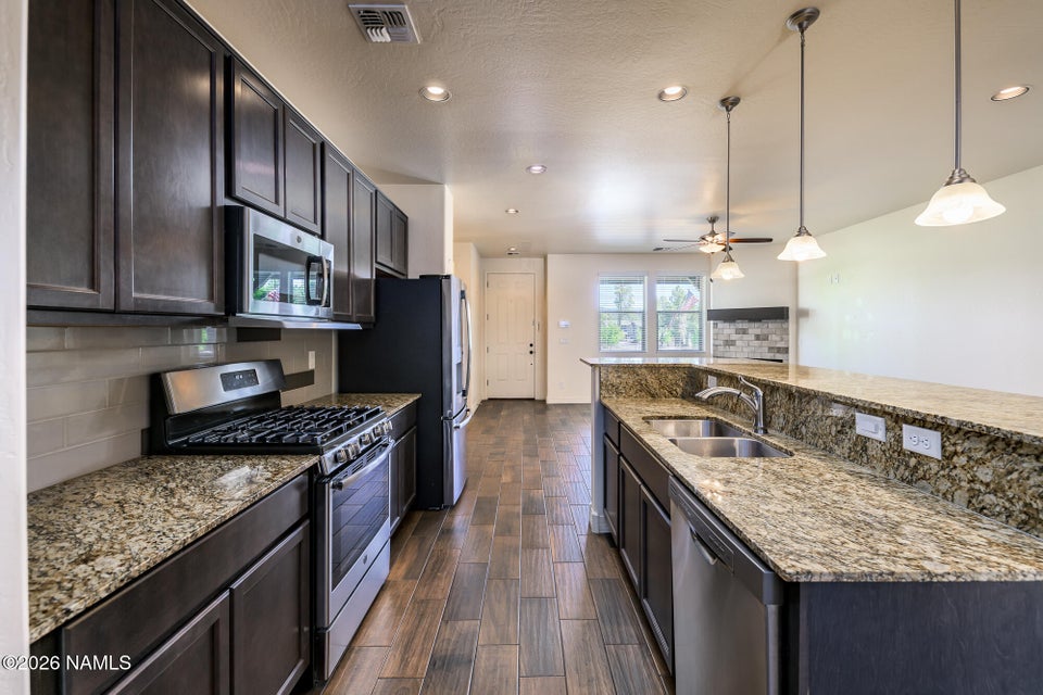 Mountain views, dual primary suites, and Flagstaff living at its fines – image 11