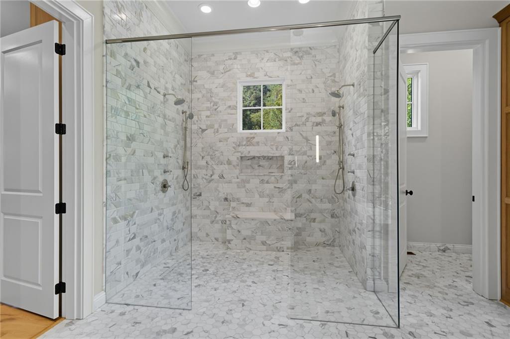 Beautiful Custom Home on gorgeous estate lot in exclusive Milton. This – image 30