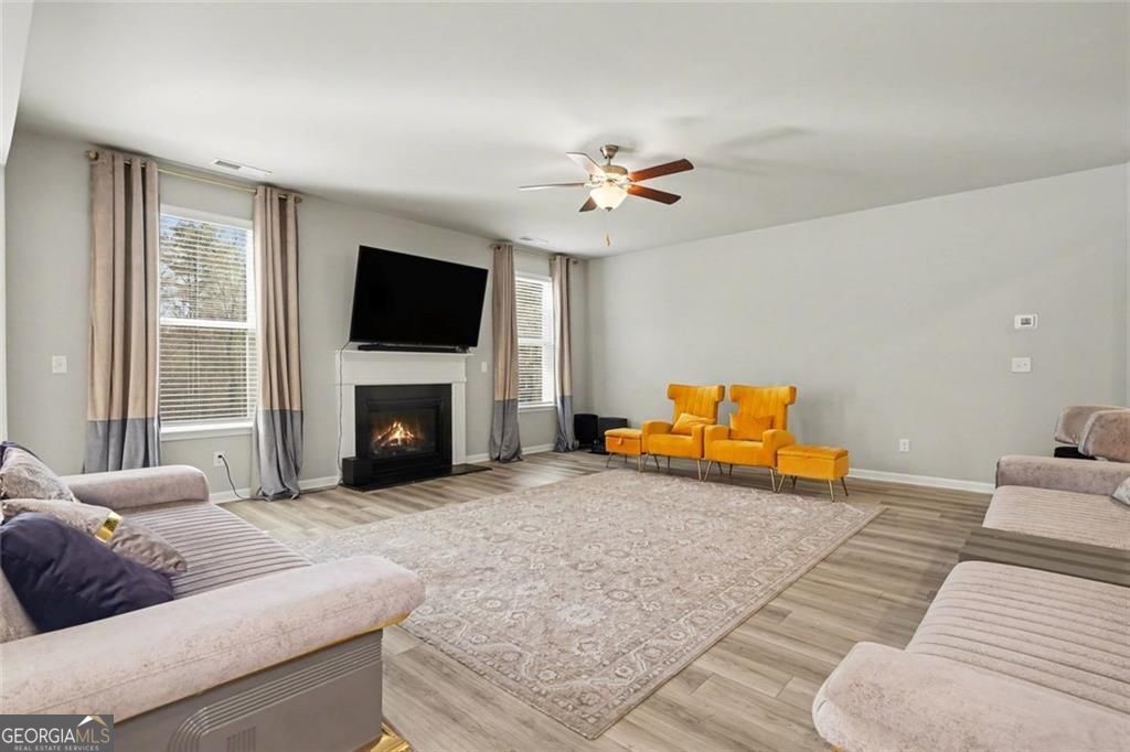 Beautiful home in the sought after Calcutta community! This spacious R – image 13