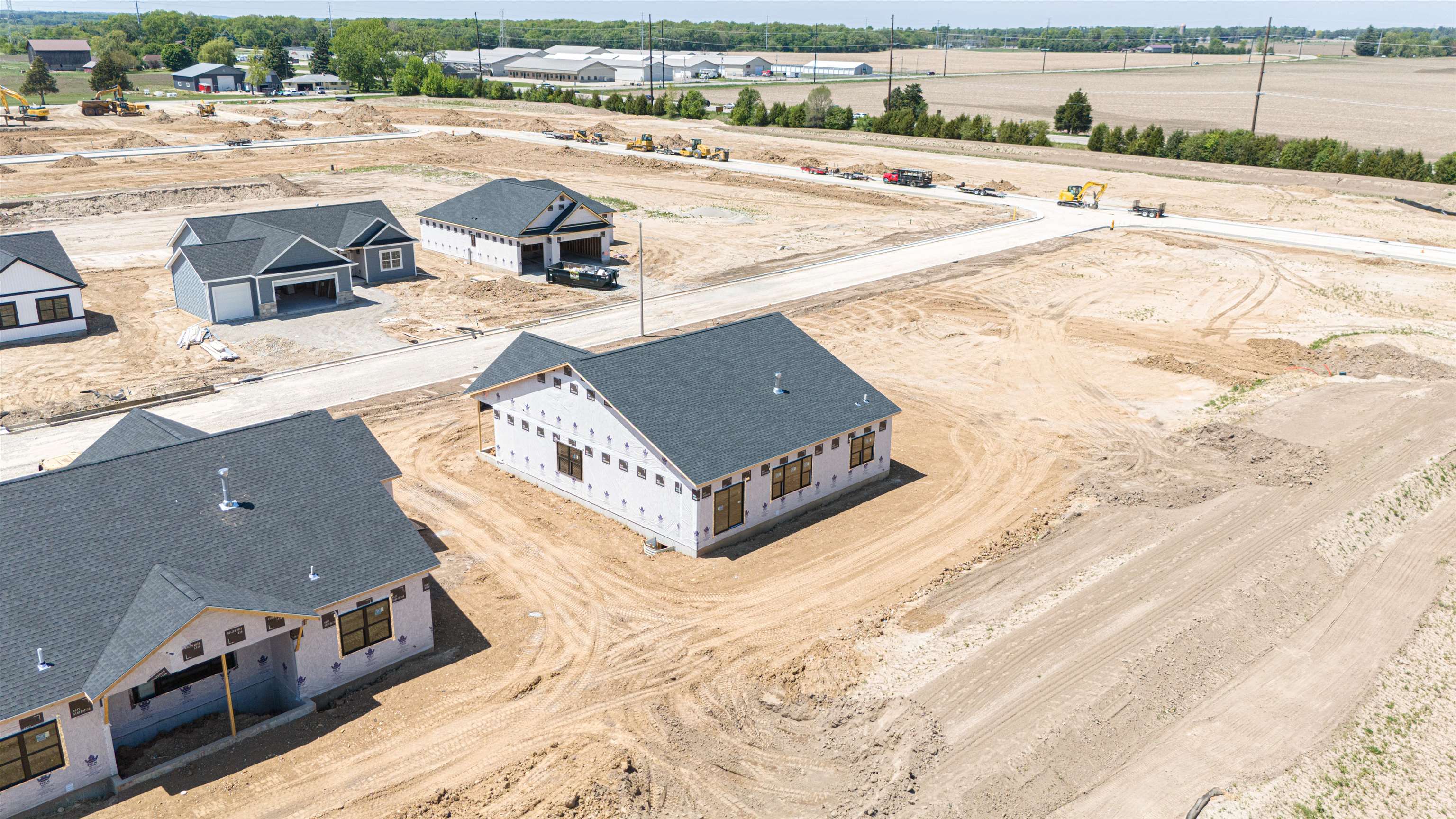 Estimated Completion August, 2026. New split-bedroom farmhouse ranch b – image 4