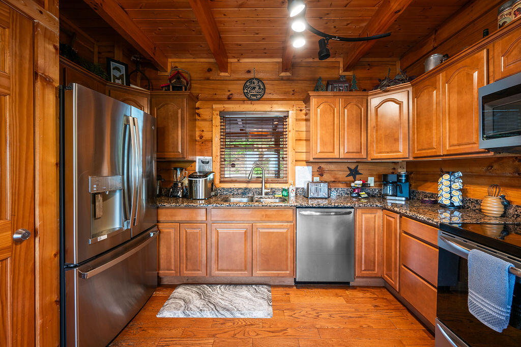 725 725 Big Bear Ridge Road, Gatlinburg, Tennessee, 37738, USA, 5 Bedrooms Bedrooms, ,6 BathroomsBathrooms,Residential,For Sale,725 Big Bear Ridge Road,308006