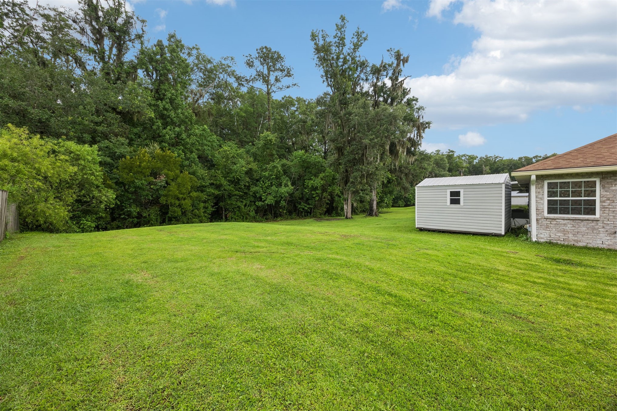 Tired of choosing between a backyard and a commute? At 54079 Amblerwoo – image 55