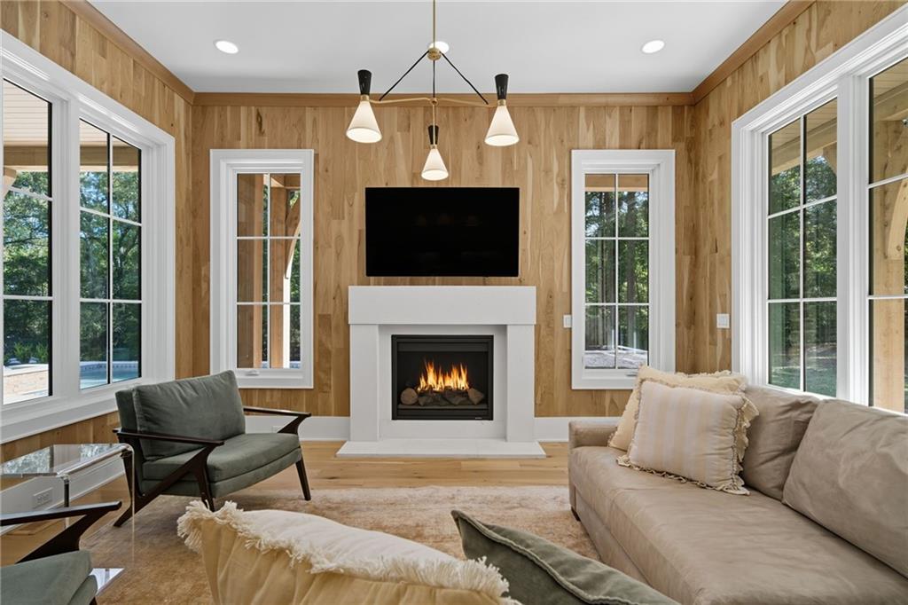 Beautiful Custom Home on gorgeous estate lot in exclusive Milton. This – image 23