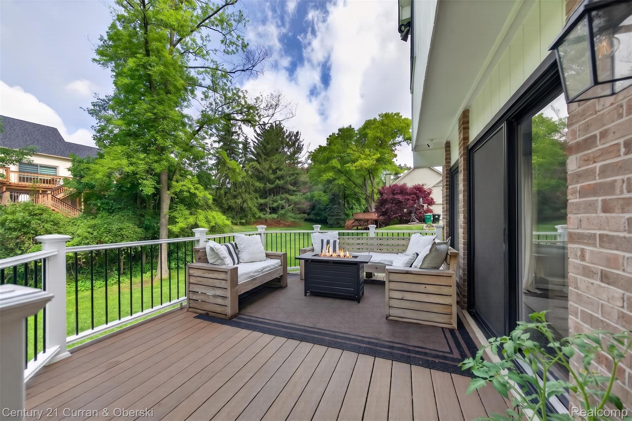 Welcome to 30999 Sudbury Street in Farmington Hills. This beautifully – image 58