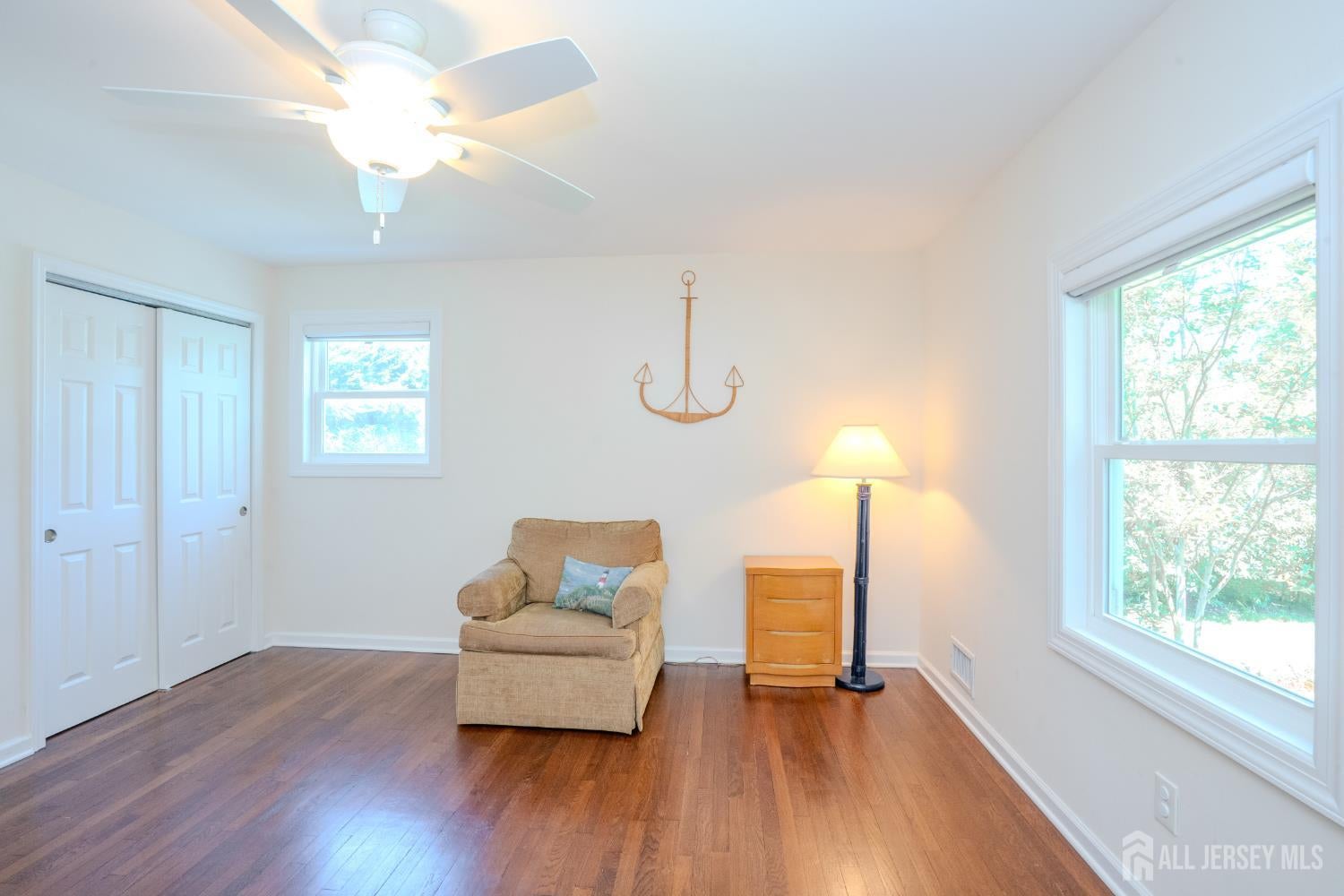 This lovely Cape Cod-style home is located in the highly desirable Far – image 15
