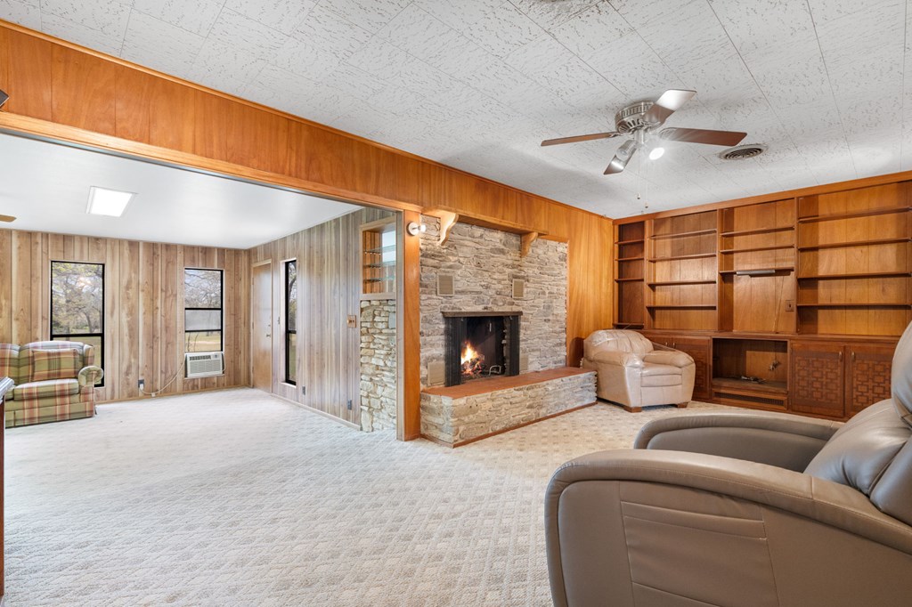 1801 1801 N Llano St, Fredericksburg, Texas, 78624, USA, 3 Bedrooms Bedrooms, ,2 BathroomsBathrooms,Residential,For Sale,1801 N Llano St,104229