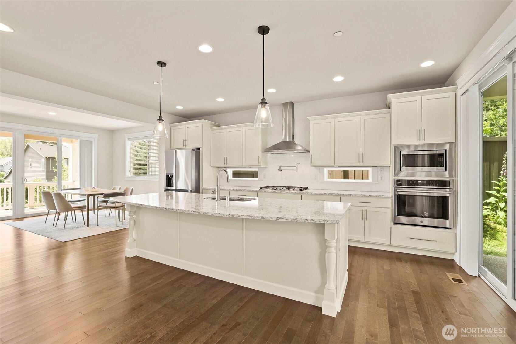 Welcome to this beautifully designed Sagebrook Lane home in Bothell Ca – image 9