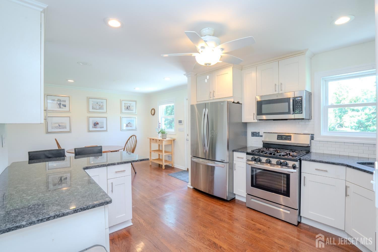This lovely Cape Cod-style home is located in the highly desirable Far – image 11