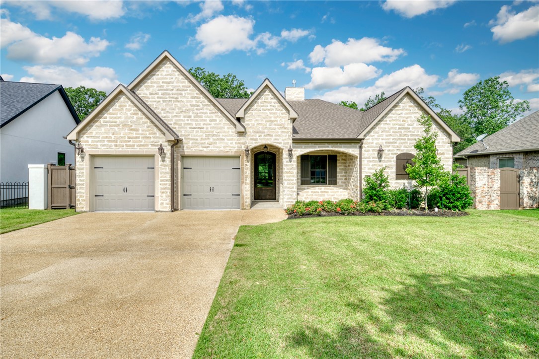 Elegant and refined new construction home located in the esteemed Mira – image 1