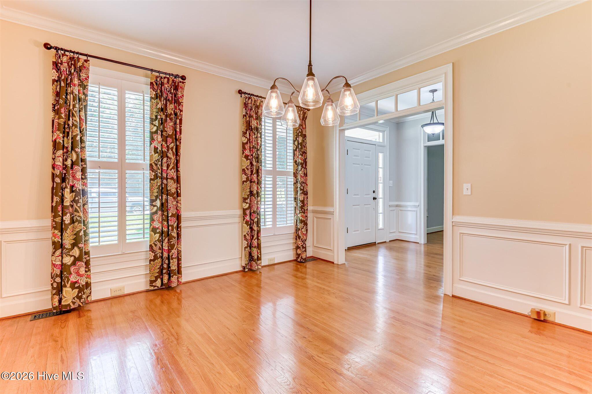 Welcome to this stunning brick home nestled on a quiet cul-de-sac in t – image 23