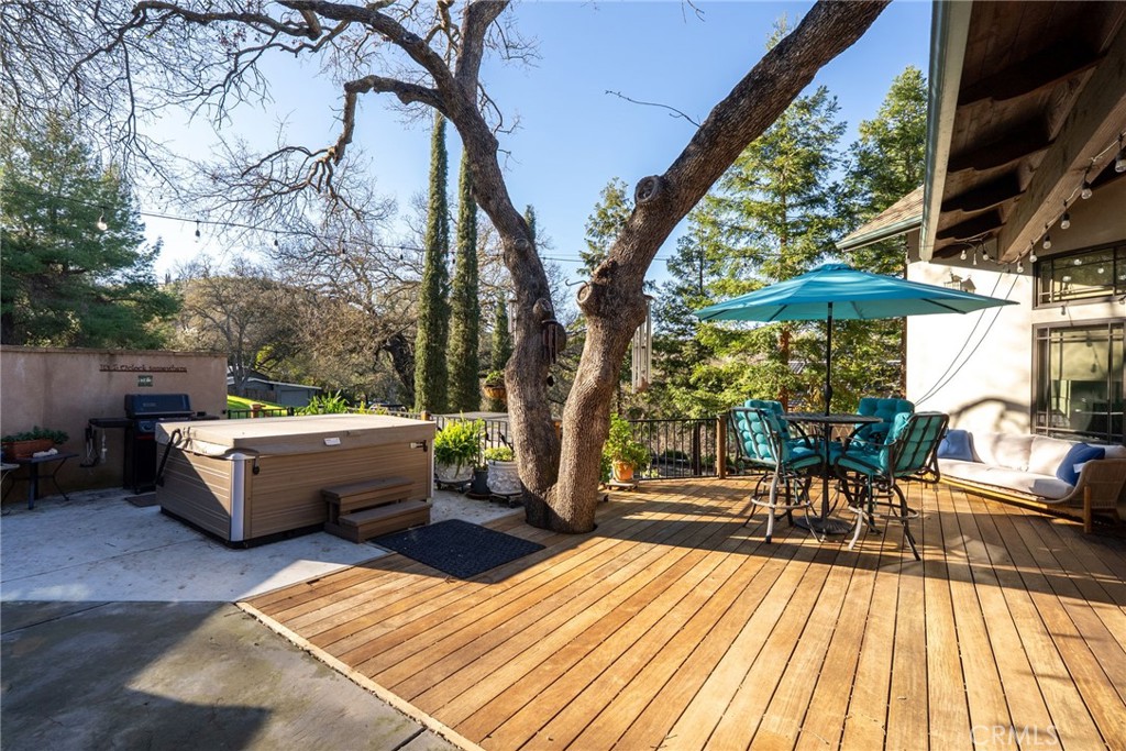 Located on the desirable West Side of Paso Robles, this custom-built 2 – image 37