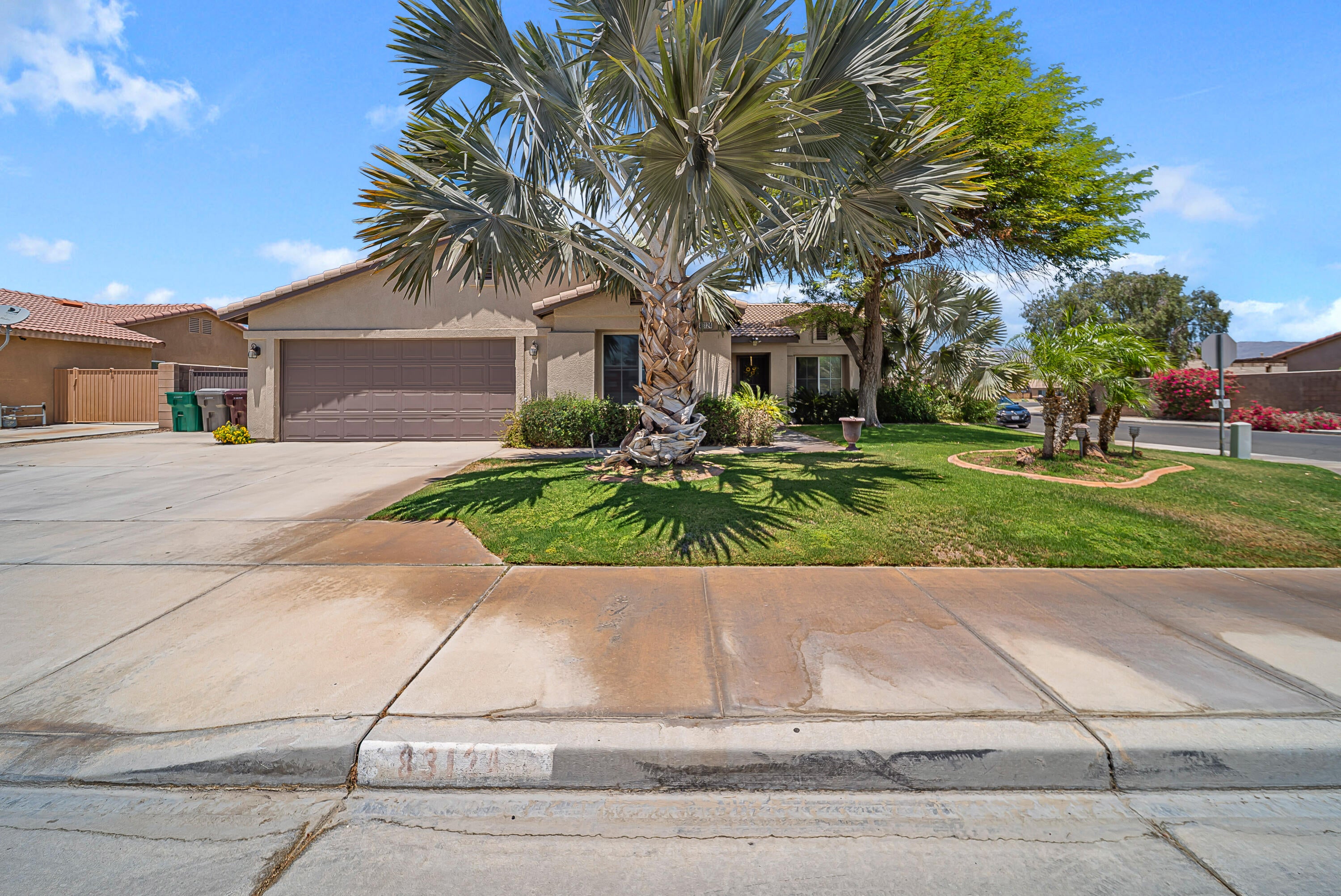 Welcome to this beautiful home in the highly desirable Villa Montego c – image 1
