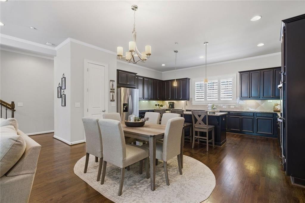 This beautifully maintained townhome in Sandy Springs offers an except – image 10