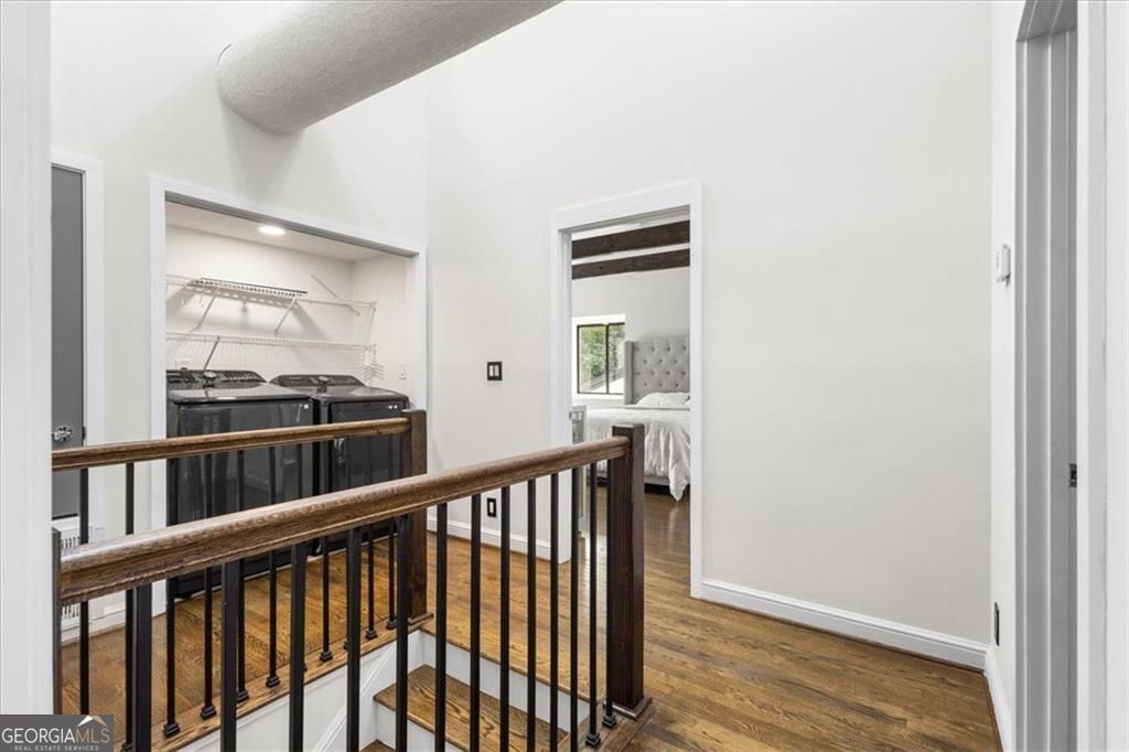 Gracious proportions and well-defined living spaces offer the perfect – image 37