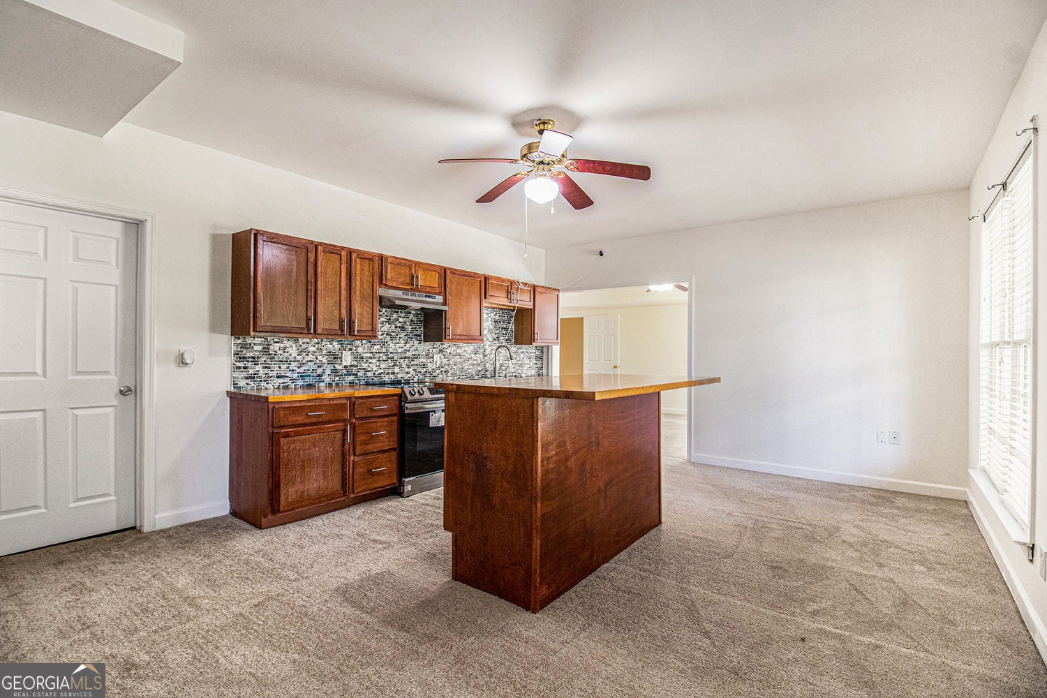Fully finished basement with refined lakefront living in this beautifu – image 26