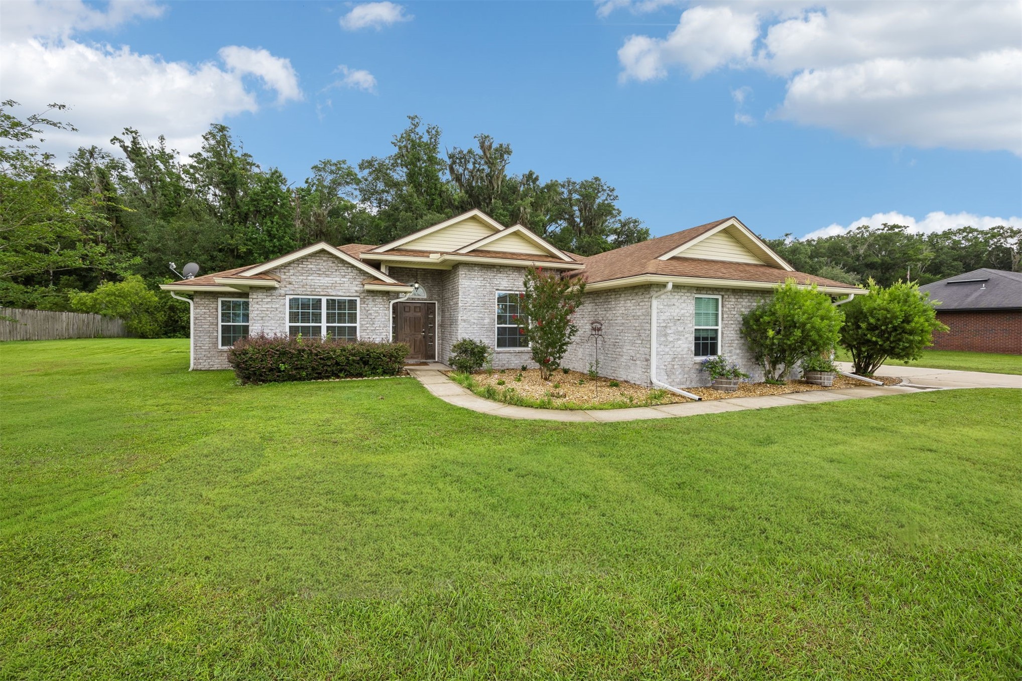 Tired of choosing between a backyard and a commute? At 54079 Amblerwoo – image 1