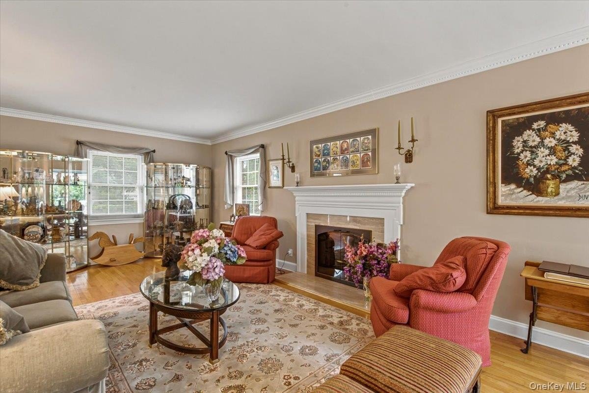 24 24 Overlook Road, Great Neck, New York, 11020, USA, 3 Bedrooms Bedrooms, ,3 BathroomsBathrooms,Residential,For Sale,24 Overlook Road,1018683