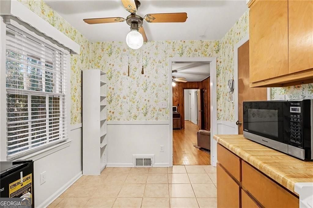 Classic four bedroom ranch in the Lakeside High School district. Step – image 9