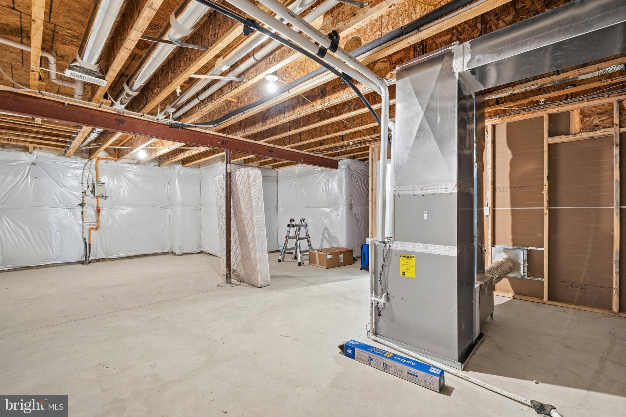 HOME SWEET HOME! Like new beauty situated on a corner lot, in sought – image 33