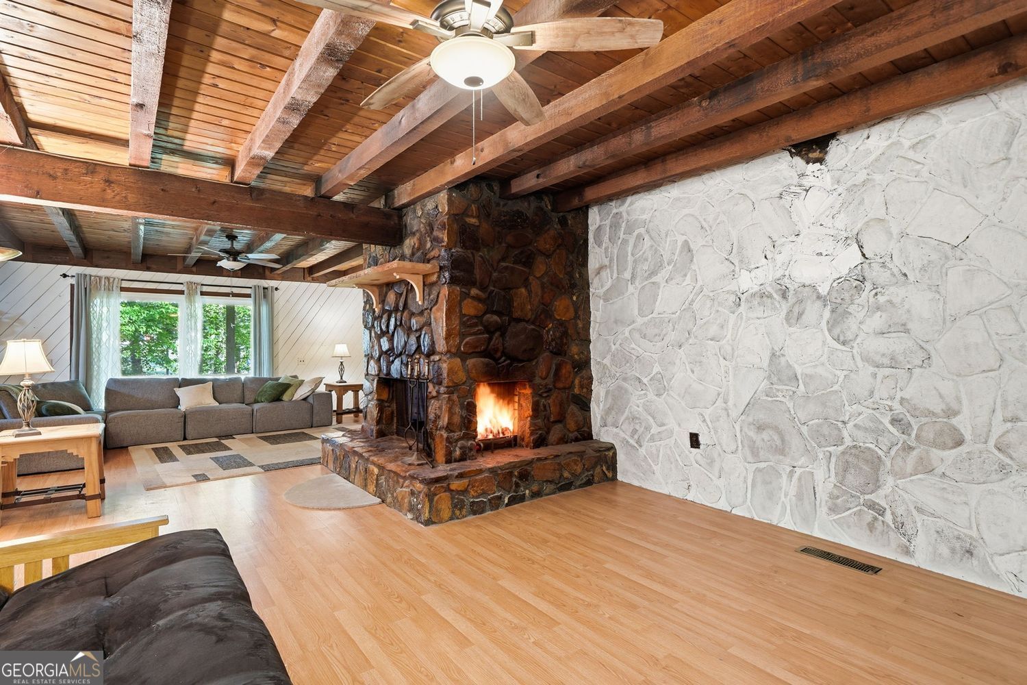 Escape to the perfect blend of privacy, functionality, and North Georg – image 8