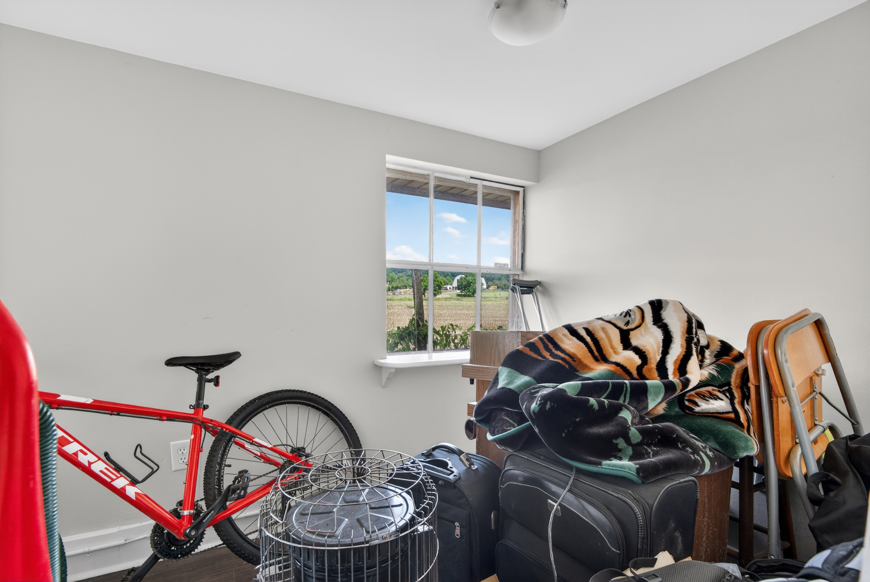 Endless possibilities await at 4023 Minute Drive! This unique and beau – image 30