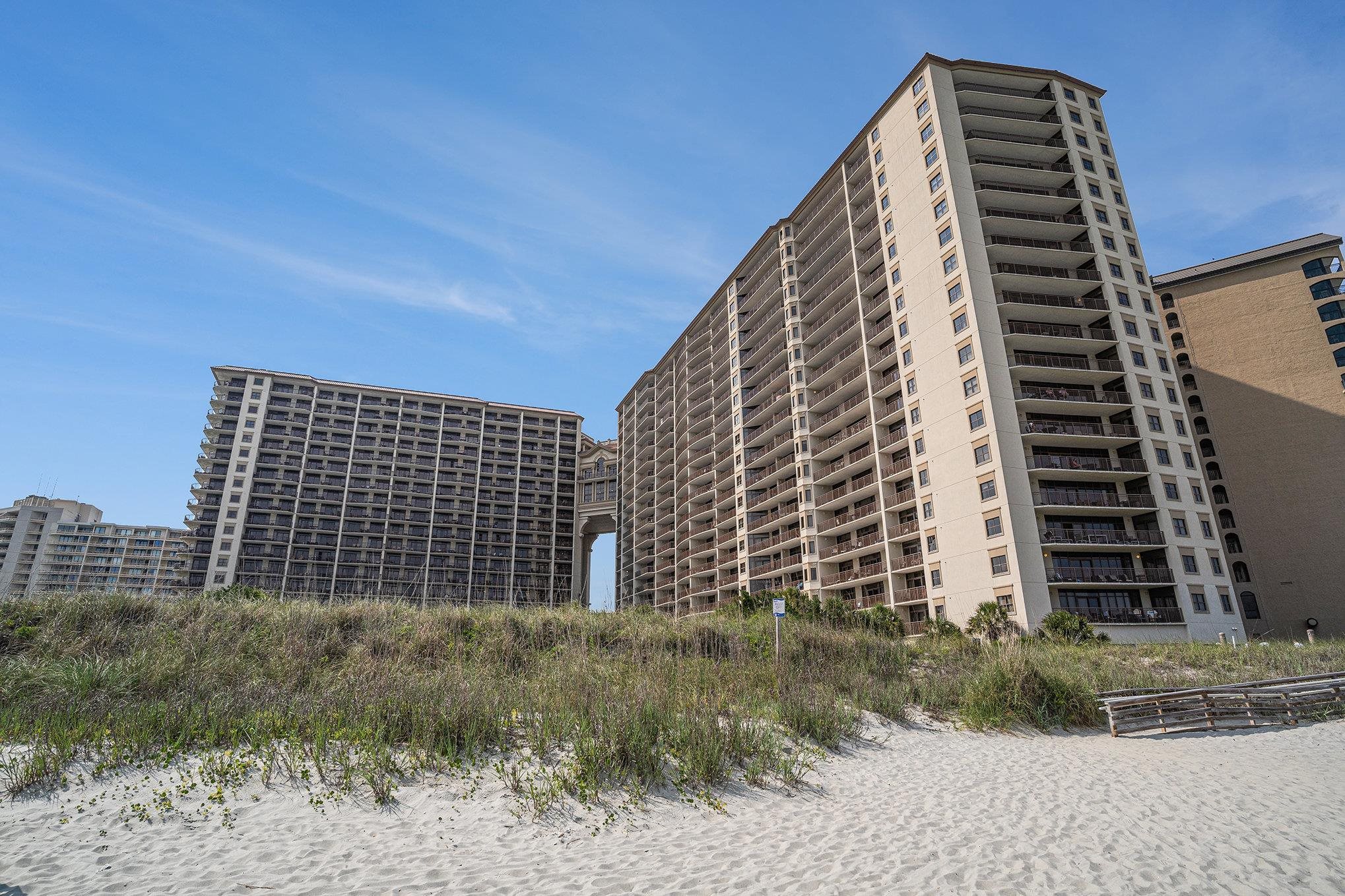 Experience upscale oceanfront living in this impeccably maintained 1-b – image 31