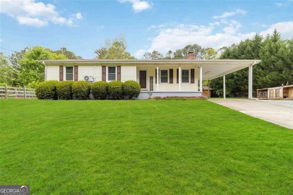 One plus acre in Milton! Purchase this ranch home that is located in c – image 1