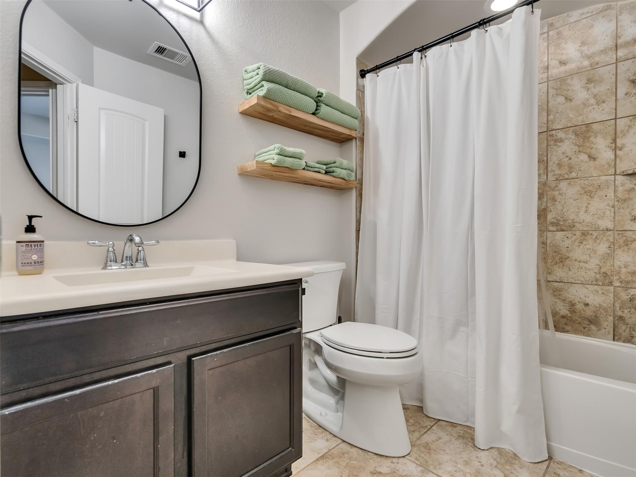 Nestled in a friendly community, this 4-bed, 3.5-bath home offers a pe – image 26