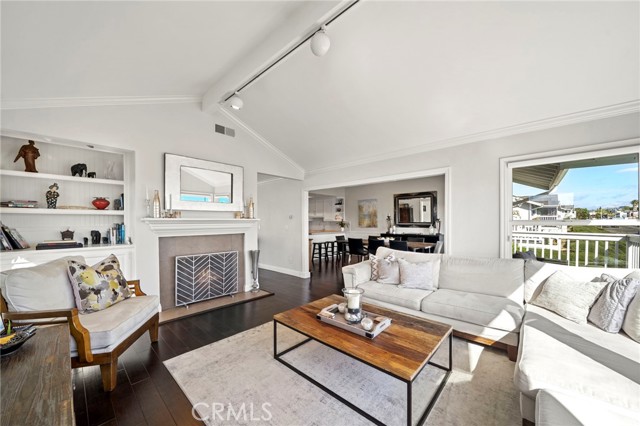 Rarely available first-row end-unit residence in Dana Points highly so – image 4