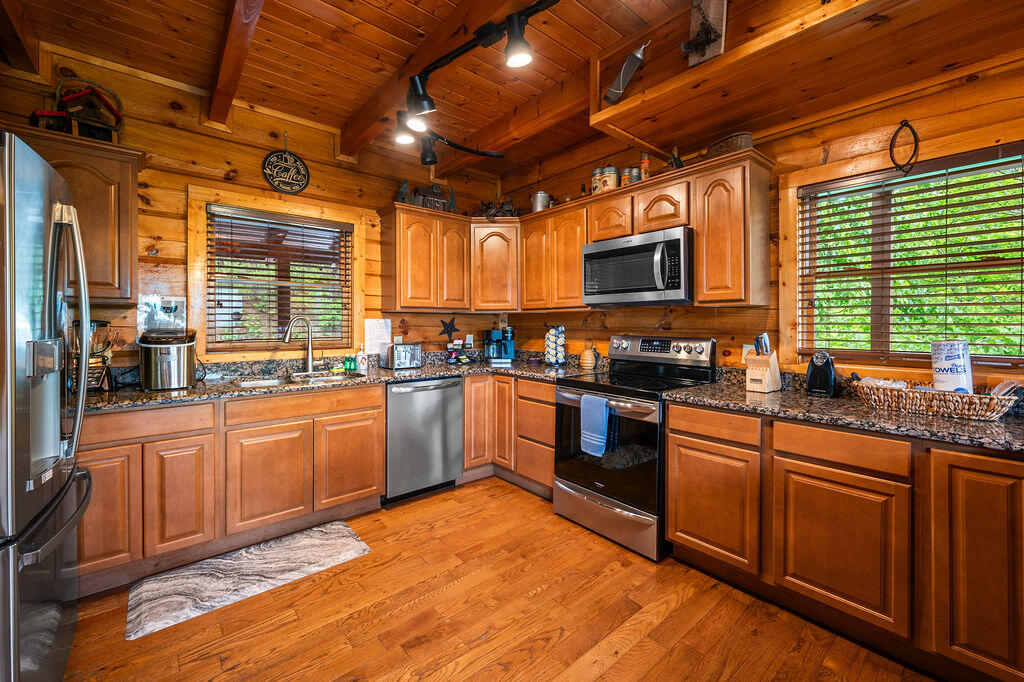 725 725 Big Bear Ridge Road, Gatlinburg, Tennessee, 37738, USA, 5 Bedrooms Bedrooms, ,6 BathroomsBathrooms,Residential,For Sale,725 Big Bear Ridge Road,308006