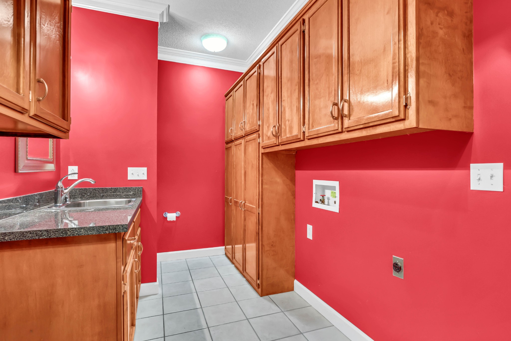 Come & make this One-Level All-Brick Custom Ranch with Bonus Room Car – image 9