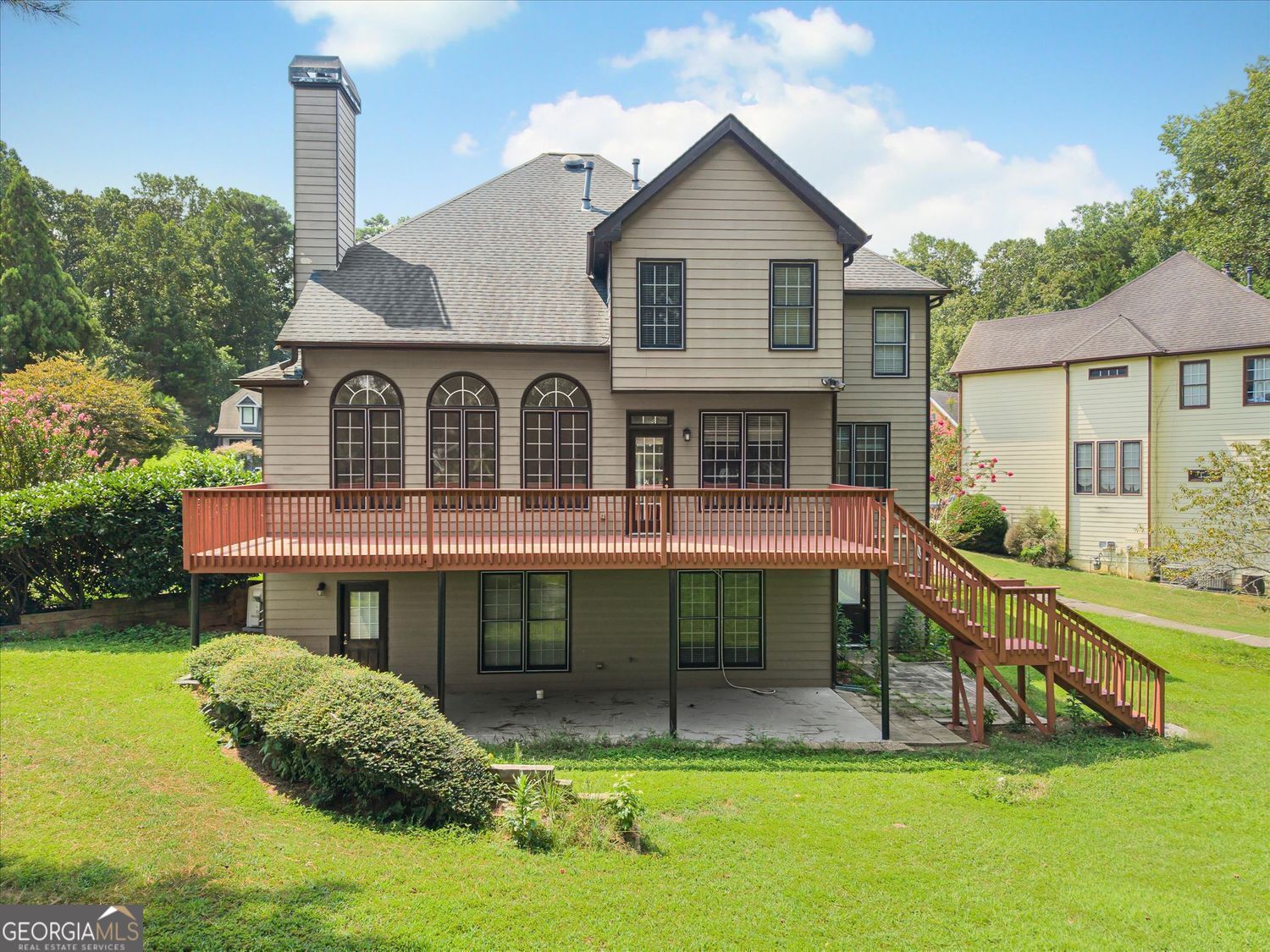 Fully finished basement with refined lakefront living in this beautifu – image 21