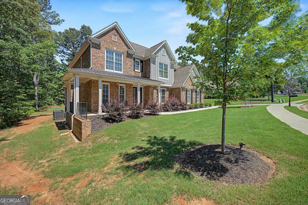 GOLF COURSE LIVING ANYONE??!! Experience luxury golf course living at – image 4